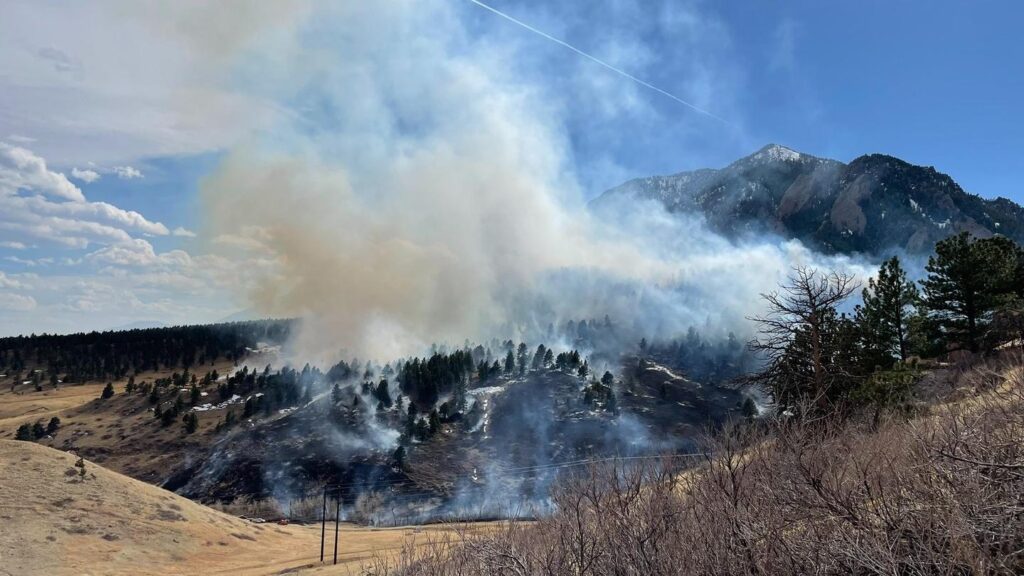 Thousands evacuate their homes due to NCAR wildfire in Boulder County