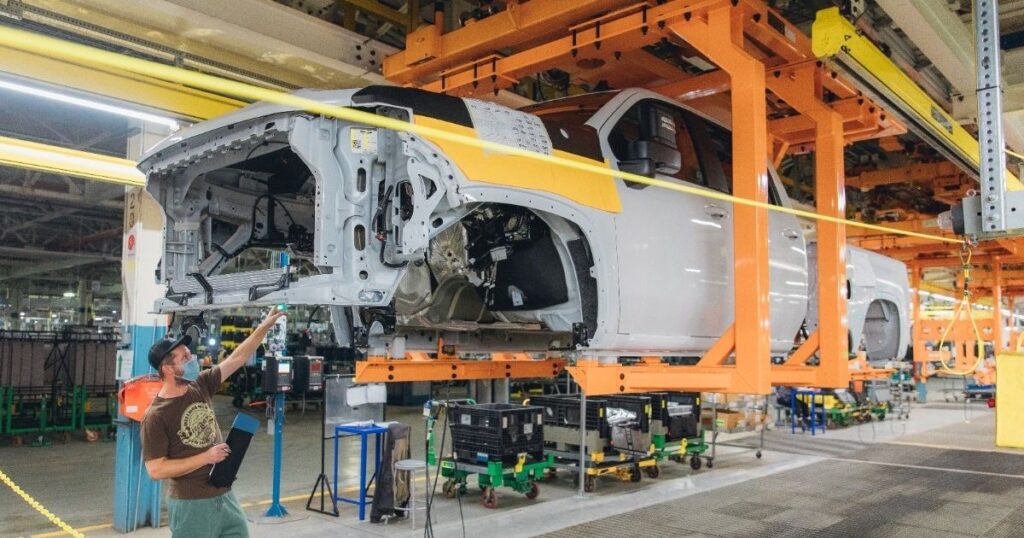 GM says light-duty Silverado will be added to new 3rd shift in Oshawa; more R&D slated for Canada