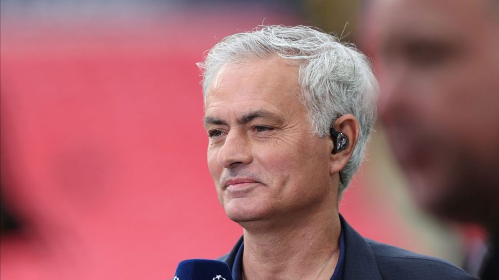 JOSE MOURINHO REACTS TO ARSENE WENGER'S NEW OFFSIDE PROPOSAL - 'OH MY GOD... IT'S TIME FOR ME TO GO'