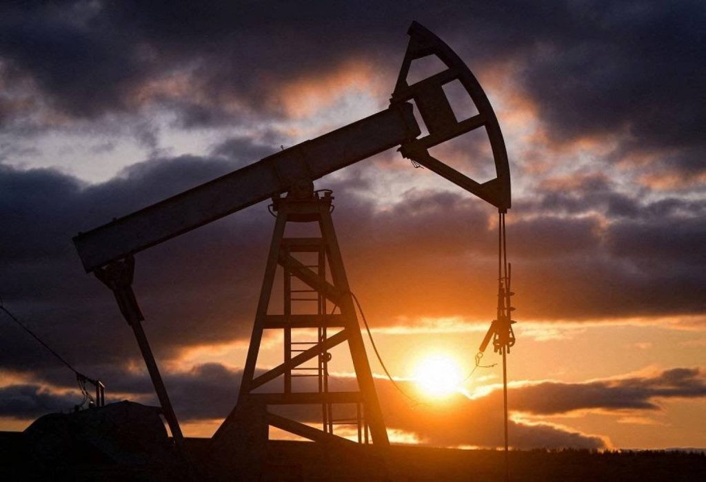 Oil Prices Rise from Lowest Levels in 4 Months